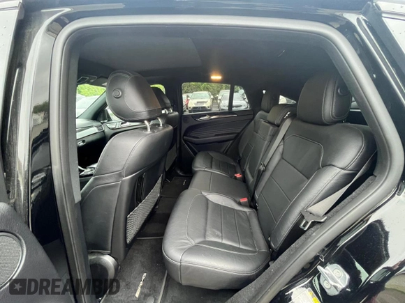 2019 Mercedes-Benz GLE 43 AMG z VIN 4JGED6EB9KA135798, wystawiony jako Copart lot #56642805 z przebiegiem 122 704 mil mil oraz Tytuł czysty. Historia ofert i sprzedaży dostępna na DreamBid. Obrazek 8.