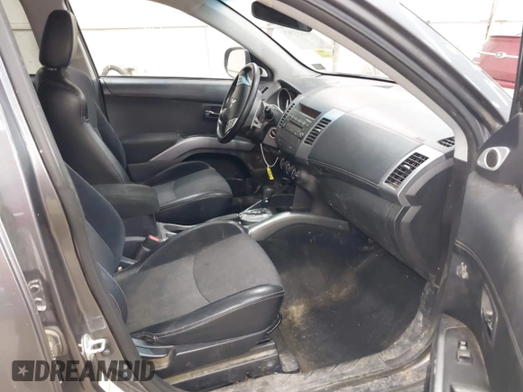 2011 Mitsubishi Outlander SE z VIN JA4JT3AWXBU007978, wystawiony jako IAAI lot #42337365 z przebiegiem 239 587 mil mil oraz . Historia ofert i sprzedaży dostępna na DreamBid. Obrazek 5.