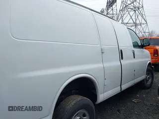 2024 GMC Savana Cargo Van with VIN 1GTW7AFPXR1165741, listed as a IAAI auction lot 41519130 with 1 mi miles. Bid and sale history available at carsss.com. Image 4.