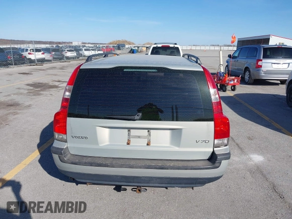 2002 Volvo V70 with VIN YV1SW61R022216875, listed as a IAAI auction lot 41745657 with 202,766 mi miles. Bid and sale history available at carsss.com. Image 13.