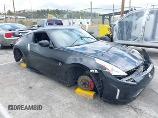 2013 Nissan 370Z z VIN JN1AZ4EHXDM880058, wystawiony jako IAAI lot #41776534 z przebiegiem Nie podano mil oraz . Historia ofert i sprzedaży dostępna na DreamBid. Obrazek 1.