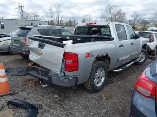 2010 Chevrolet Silverado 1500 LT with VIN 3GCRKSE38AG295412, listed as a IAAI auction lot 42042720 with 170,875 mi miles and . Bid and sale history available at DreamBid. Image 4.