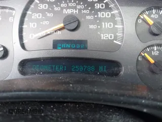 2004 Chevrolet Tahoe LS with VIN 1GNEC13T64J226513, listed as a IAAI auction lot 39773781 with 250,788 mi miles. Bid and sale history available at carsss.com. Image 7.