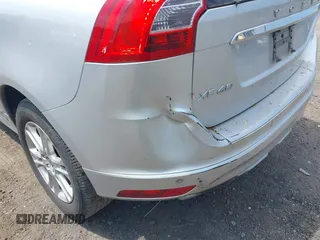 2016 Volvo XC60 T5 Premier with VIN YV4612RK0G2842422, listed as a IAAI auction lot 42123143 with 165,081 mi miles. Bid and sale history available at carsss.com. Image 6.
