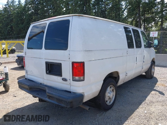 2013 Ford Econoline Cargo Commercial z VIN 1FTNE1EW8DDB05975, wystawiony jako IAAI lot #42522747 z przebiegiem 85 838 mil mil oraz . Historia ofert i sprzedaży dostępna na DreamBid. Obrazek 4.