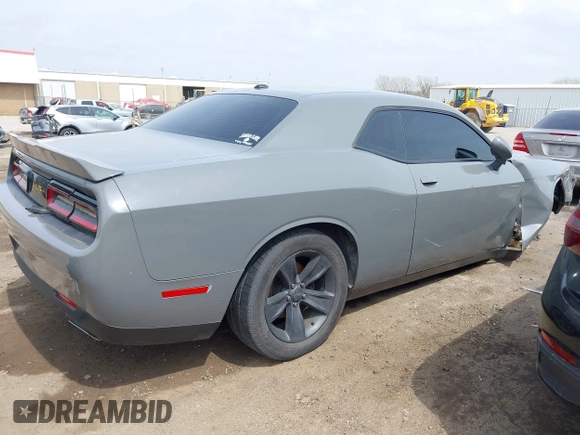 2018 Dodge Challenger SXT z VIN 2C3CDZAG9JH229506, wystawiony jako IAAI lot #41915902 z przebiegiem 145 486 mil mil oraz . Historia ofert i sprzedaży dostępna na DreamBid. Obrazek 14.