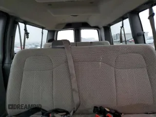 2017 Chevrolet Express Passenger LT z VIN 1GAZGPFF7H1225215, wystawiony jako Copart lot #47135935 z przebiegiem 161 084 mil mil oraz Szkoda całkowita • Salvage title. Historia ofert i sprzedaży dostępna na DreamBid. Obrazek 10.