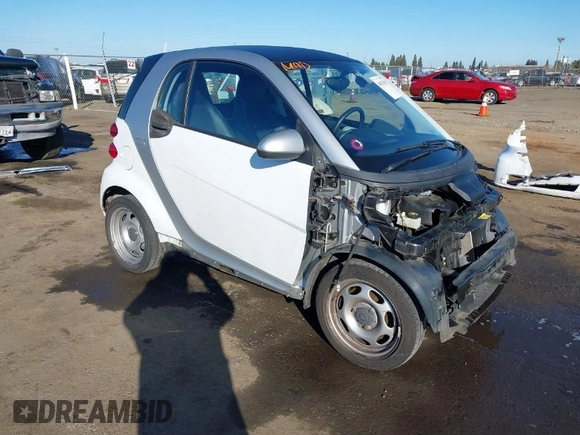 2015 Smart fortwo Passion z VIN WMEEJ3BA7FK805194, wystawiony jako IAAI lot #41676265 z przebiegiem 47 096 mil mil oraz . Historia ofert i sprzedaży dostępna na DreamBid. Obrazek 1.