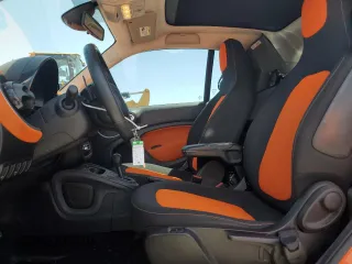 2016 Smart fortwo Passion z VIN WMEFJ5DA6GK075566, wystawiony jako Copart lot #56606935 z przebiegiem 47 733 mil mil oraz Szkody całkowita. Historia ofert i sprzedaży dostępna na DreamBid. Obrazek 7.