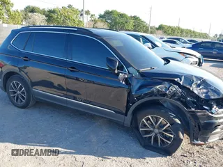 2020 Volkswagen Tiguan SE z VIN 3VV3B7AX1LM019574, wystawiony jako IAAI lot #41450002 z przebiegiem 44 553 mil mil oraz . Historia ofert i sprzedaży dostępna na DreamBid. Obrazek 6.
