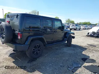 2017 Jeep Wrangler Unlimited Sahara z VIN 1C4BJWEG4HL692465, wystawiony jako IAAI lot #42097994 z przebiegiem 135 692 mil mil oraz . Historia ofert i sprzedaży dostępna na DreamBid. Obrazek 4.