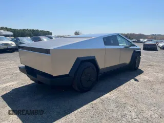 2024 Tesla Cybertruck with VIN 7G2CEHED8RA017372, listed as a Copart auction lot 54820745 with 10,870 mi miles and Clean Title. Bid and sale history available at carsss.com. Image 3.