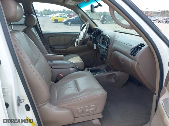 2004 Toyota Sequoia Limited with VIN 5TDZT38A04S236082, listed as a IAAI auction lot 41598592 with 104,042 mi miles. Bid and sale history available at carsss.com. Image 5.