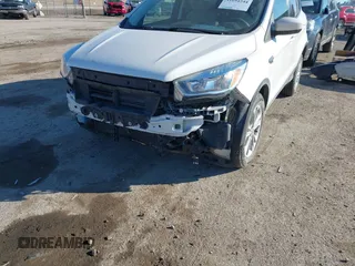 2019 Ford Escape SE z VIN 1FMCU9GD3KUC47731, wystawiony jako IAAI lot #41694244 z przebiegiem 77 059 mil mil oraz . Historia ofert i sprzedaży dostępna na DreamBid. Obrazek 6.