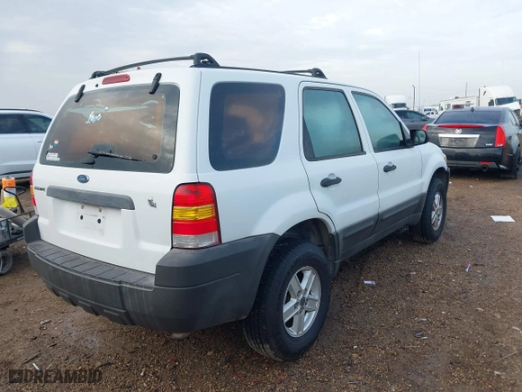 2007 Ford Escape XLS with VIN 1FMYU02Z57KB37979, listed as a IAAI auction lot 41372201 with 172,037 mi miles. Bid and sale history available at carsss.com. Image 4.