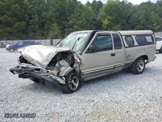 2000 Chevrolet S-10 LS with VIN 1GCCS19W7Y8296104, listed as a Copart auction lot 68225064 with 0 mi miles and Salvage Title. Bid and sale history available at carsss.com. Image 1.