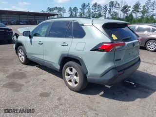2021 Toyota RAV4 XLE with VIN JTMW1RFV8MD077146, listed as a IAAI auction lot 41970860 with 22,029 mi miles. Bid and sale history available at carsss.com. Image 3.