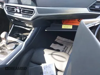 2023 BMW M4 Competition xDrive с VIN WBS43AZ01PCM48086, выставлен на аукционе IAAI как лот 40899240 с пробегом 9 597 миль миль и . История ставок и продаж доступна на DreamBid. Изображение 5.