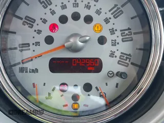 2006 MINI Hardtop с VIN WMWRC33576TK65655, выставлен на аукционе IAAI как лот 42453780 с пробегом 42 960 миль миль и . История ставок и продаж доступна на DreamBid. Изображение 7.