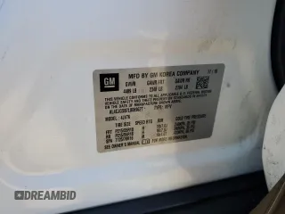 2020 Buick Encore Essence z VIN KL4CJGSB7LB069627, wystawiony jako Copart lot #85855744 z przebiegiem 116 304 mil mil oraz Szkody całkowita. Historia ofert i sprzedaży dostępna na DreamBid. Obrazek 15.