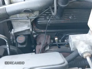 1998 GMC Yukon z VIN 1GKEK13R6WJ711998, wystawiony jako IAAI lot #42613403 z przebiegiem 142 062 mil mil oraz . Historia ofert i sprzedaży dostępna na DreamBid. Obrazek 20.