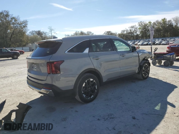 2025 Kia Sorento S z VIN 5XYRL4JCXSG324861, wystawiony jako Copart lot #47929585 z przebiegiem 8 110 mil mil oraz Szkoda całkowita • Salvage title. Historia ofert i sprzedaży dostępna na DreamBid. Obrazek 3.