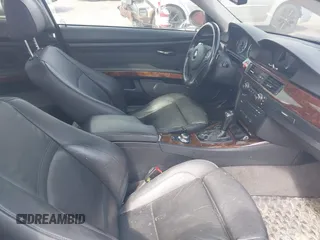 2008 BMW 3 Series 335xi z VIN WBAWC73588E066356, wystawiony jako IAAI lot #42241895 z przebiegiem 98 161 mil mil oraz . Historia ofert i sprzedaży dostępna na DreamBid. Obrazek 5.