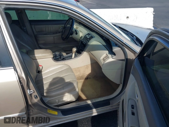2001 Toyota Avalon XL w/Bucket Seats with VIN 4T1BF28BX1U117793, listed as a IAAI auction lot 42165172 with 247,435 mi miles. Bid and sale history available at carsss.com. Image 5.
