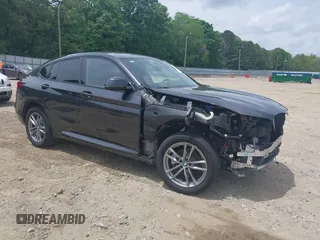 2020 BMW X4 xDrive30i z VIN 5UX2V1C09LLE68082, wystawiony jako IAAI lot #42145000 z przebiegiem 65 597 mil mil oraz . Historia ofert i sprzedaży dostępna na DreamBid. Obrazek 1.