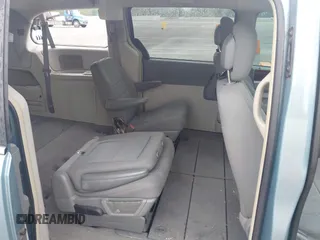 2010 Chrysler Town & Country Touring z VIN 2A4RR5D13AR456900, wystawiony jako IAAI lot #42125829 z przebiegiem 251 276 mil mil oraz . Historia ofert i sprzedaży dostępna na DreamBid. Obrazek 8.
