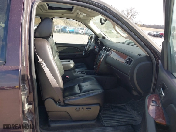 2008 Chevrolet Silverado 1500 LTZ with VIN 2GCEK133081240175, listed as a IAAI auction lot 42024317 with 214,559 mi miles. Bid and sale history available at carsss.com. Image 5.