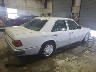 1992 Mercedes-Benz 300 with VIN WDBEA26D0NB615523, listed as a Copart auction lot 44381835 with 170,142 mi miles and Clean Title. Bid and sale history available at DreamBid. Image 3.