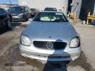 2001 Mercedes-Benz SLK 230 Kompressor z VIN WDBKK49F11F220665, wystawiony jako Copart lot #88078025 z przebiegiem 67 564 mil mil oraz Szkoda całkowita • Salvage title. Historia ofert i sprzedaży dostępna na DreamBid. Obrazek 5.
