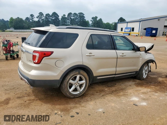 2017 Ford Explorer XLT z VIN 1FM5K8D85HGA10343, wystawiony jako Copart lot #56864105 z przebiegiem 56 339 mil mil oraz Szkoda całkowita • Salvage title. Historia ofert i sprzedaży dostępna na DreamBid. Obrazek 3.