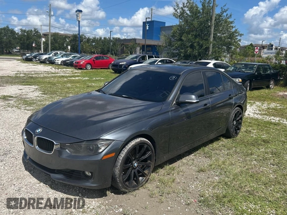 2013 BMW 3 Series 328i z VIN WBA3A5G53DNP19158, wystawiony jako Copart lot #65595645 z przebiegiem 173 331 mil mil oraz Czysty tytuł • Clean title. Historia ofert i sprzedaży dostępna na DreamBid. Obrazek 2.