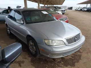 2001 Cadillac Catera z VIN W06VR54R51R058055, wystawiony jako IAAI lot #41574366 z przebiegiem 141 543 mil mil oraz . Historia ofert i sprzedaży dostępna na DreamBid. Obrazek 1.