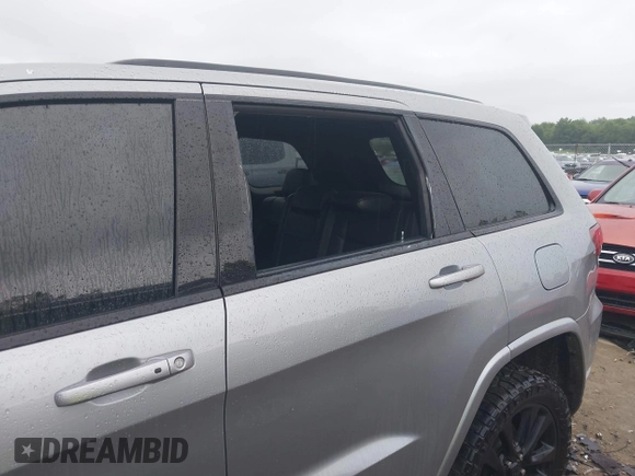 2018 Jeep Grand Cherokee Laredo E with VIN 1C4RJFAG6JC452859, listed as a IAAI auction lot 42647127 with 107,869 mi miles and . Bid and sale history available at DreamBid. Image 6.