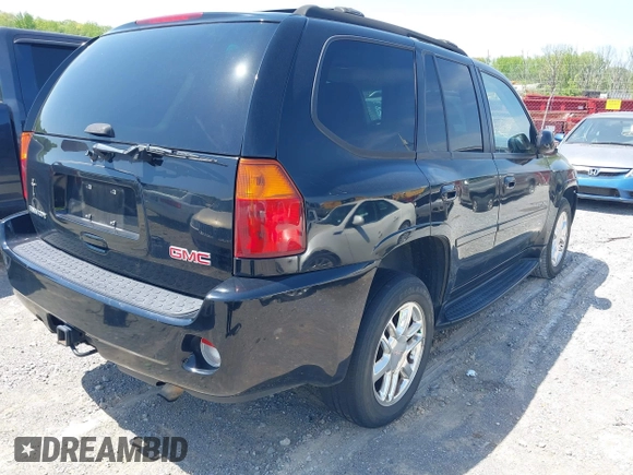 2006 GMC Envoy Denali with VIN 1GKES63M262344853, listed as a IAAI auction lot 42024960 with 183,066 mi miles. Bid and sale history available at carsss.com. Image 4.