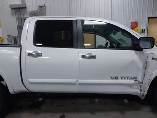 2014 Nissan Titan S with VIN 1N6AA0EC1EN504617, listed as a IAAI auction lot 41633861 with 65,047 mi miles. Bid and sale history available at carsss.com. Image 14.