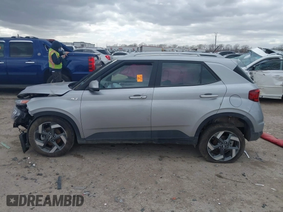 2024 Hyundai Venue SEL z VIN KMHRC8A36RU333987, wystawiony jako IAAI lot #41710436 z przebiegiem 7 701 mil mil oraz . Historia ofert i sprzedaży dostępna na DreamBid. Obrazek 15.