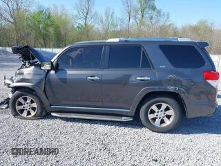 2013 Toyota 4Runner SR5 z VIN JTEZU5JR8D5053197, wystawiony jako IAAI lot #41973107 z przebiegiem 217 750 mil mil oraz . Historia ofert i sprzedaży dostępna na DreamBid. Obrazek 14.