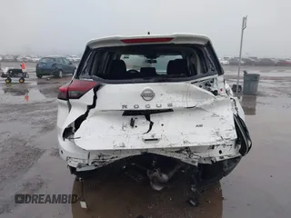 2024 Nissan Rogue S z VIN 5N1BT3AB7RC671402, wystawiony jako IAAI lot #41445320 z przebiegiem 17 769 mil mil oraz . Historia ofert i sprzedaży dostępna na DreamBid. Obrazek 17.