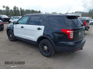 2013 Ford Utility Police Interceptor with VIN 1FM5K8AR3DGC20995, listed as a IAAI auction lot 42041125 with 199,419 mi miles. Bid and sale history available at carsss.com. Image 3.