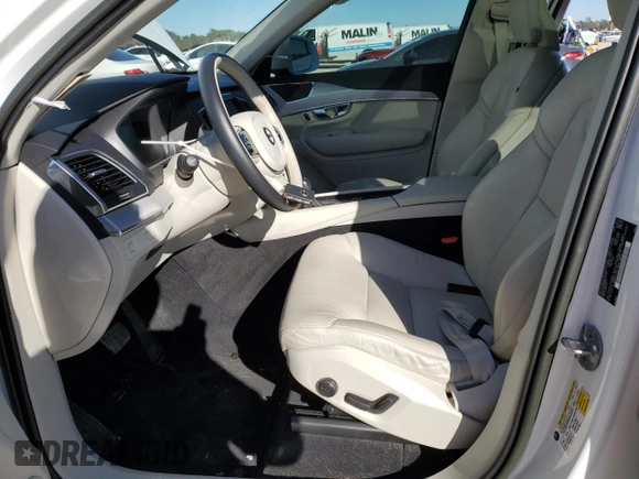 2022 Volvo XC90 Momentum with VIN YV4102PK9N1857620, listed as a Copart auction lot 87395714 with 34,325 mi miles and Salvage Title. Bid and sale history available at carsss.com. Image 7.