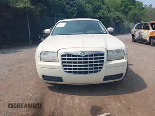 2008 Chrysler 300 LX z VIN 2C3LA43R48H225478, wystawiony jako IAAI lot #42449835 z przebiegiem 168 746 mil mil oraz . Historia ofert i sprzedaży dostępna na DreamBid. Obrazek 6.