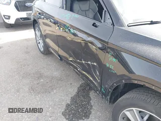 2025 Audi Q5 S line Premium z VIN WA1GAAFY9S2021963, wystawiony jako IAAI lot #41840606 z przebiegiem 6 900 mil mil oraz . Historia ofert i sprzedaży dostępna na DreamBid. Obrazek 6.