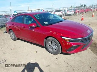 2025 Hyundai Elantra SE z VIN KMHLL4DG6SU864299, wystawiony jako IAAI lot #42024320 z przebiegiem 5 723 mil mil oraz . Historia ofert i sprzedaży dostępna na DreamBid. Obrazek 1.