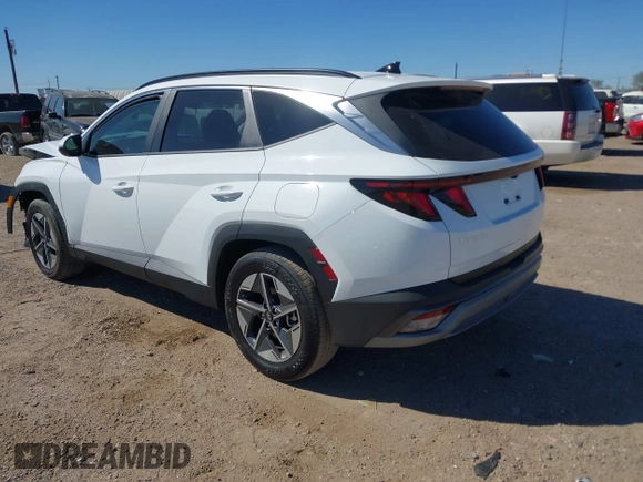 2025 Hyundai Tucson SEL z VIN 5NMJB3DE1SH467162, wystawiony jako IAAI lot #41851533 z przebiegiem 5 445 mil mil oraz . Historia ofert i sprzedaży dostępna na DreamBid. Obrazek 3.