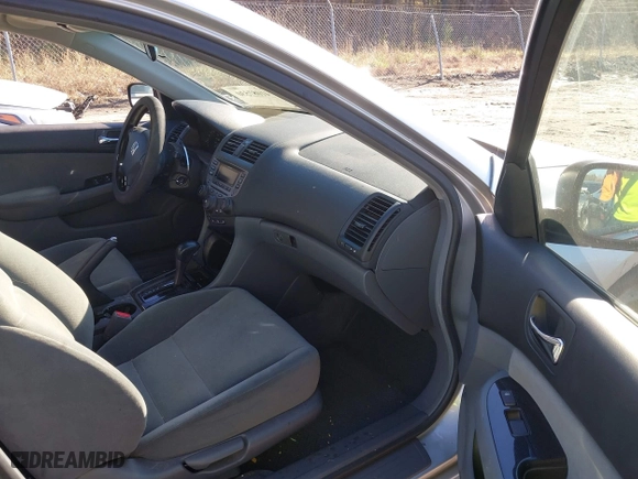 2006 Honda Accord Sdn LX SE with VIN 1HGCM56386A165458, listed as a IAAI auction lot 41087530 with 195,211 mi miles. Bid and sale history available at carsss.com. Image 5.