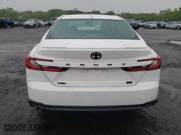 2025 Toyota Camry LE z VIN 4T1DAACK4SU061120, wystawiony jako Copart lot #55996285 z przebiegiem 5 025 mil mil oraz Szkoda całkowita • Salvage title. Historia ofert i sprzedaży dostępna na DreamBid. Obrazek 6.